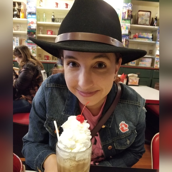 Meet your Posher, Tiffany - Picture 4 of 4